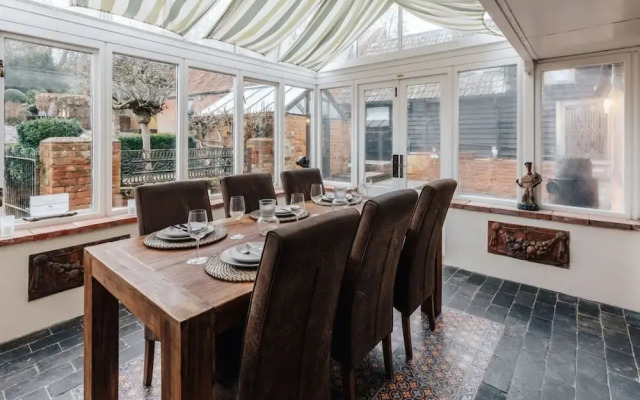 Aston Pottery - From 250 Per Night