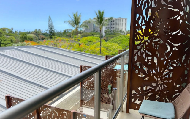 Breezy Luana Waikiki Condo by RedAwning