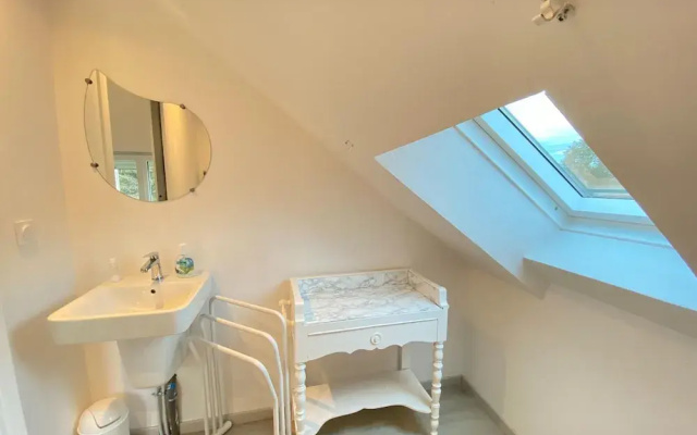 Charming Holiday Home, Near Mont St-michel