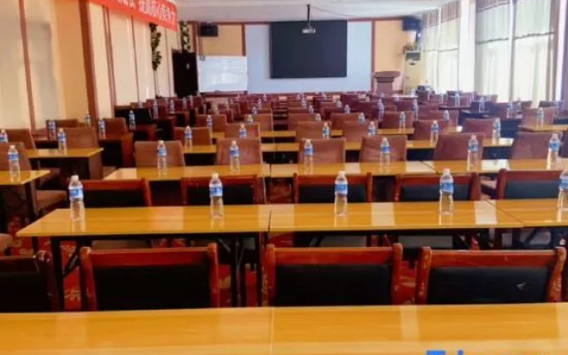 Chifeng zunya business hotel