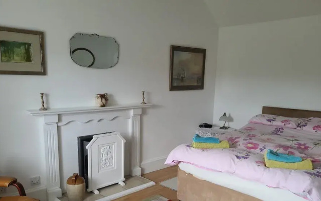 Quaint and Quirky Coastal Cottage Islay