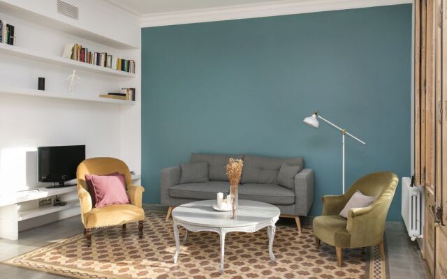 Spacious and luminous flat with balcony