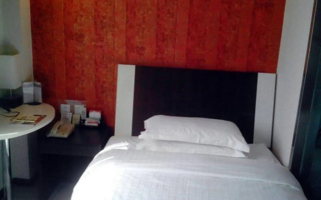 Vienna Hotel (Chuanxin Drum Tower Metro Station, Beijing Road)