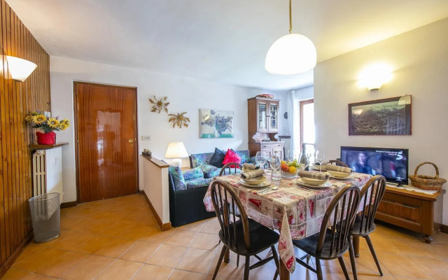 Bram La Fam 32 few Steps From Skiing