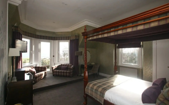 Old Manor Hotel