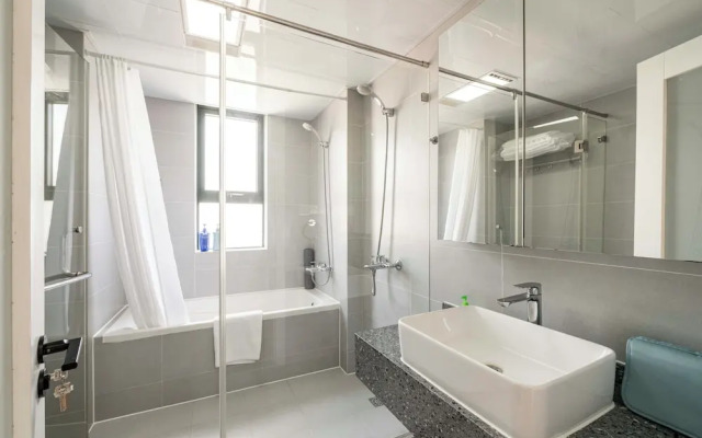 Tyms Spacious 4BR 2BA Apt Xujiahui