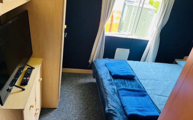 4 Bed Seaside Caravan, Free Wifi Pet Friendly