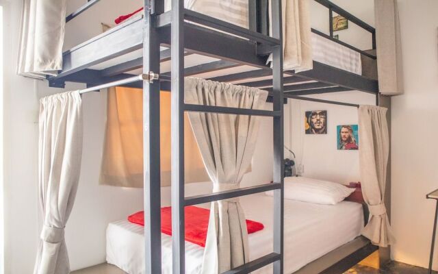 OYO 617 Tira Hostel @ Chalong Phuket