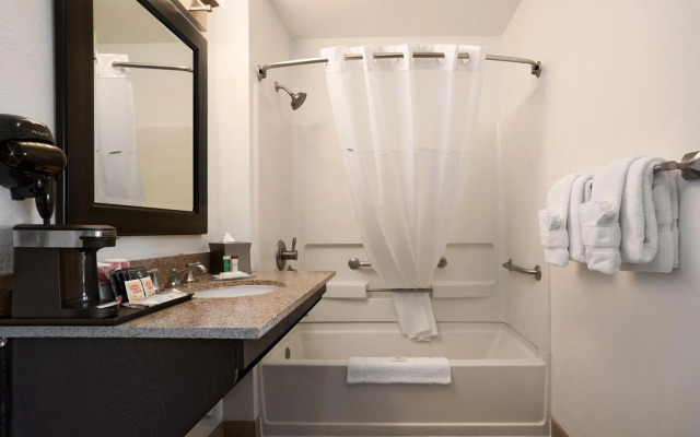 Infinity Inn & Suites