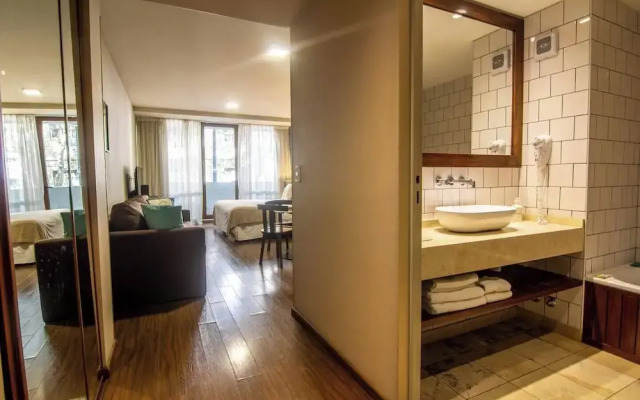 High End Spacious Studio in Soho T105