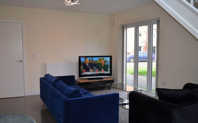 Short Breaks - Harcourt Way