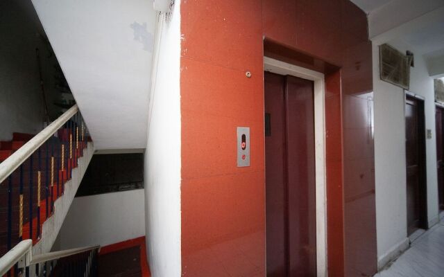 Spot On 38565 Hotel Surya