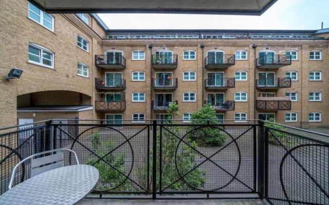 Luxury 1 Bed Apartment Close To Excel & o2