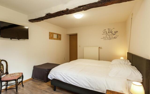 Luxurious Holiday Home in Glabbeek with Garden