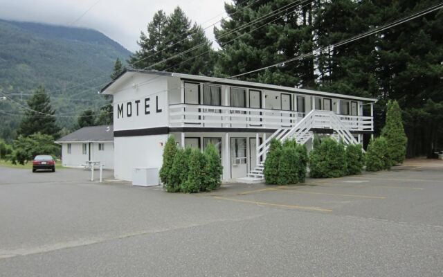 The Mighty Fraser Motel