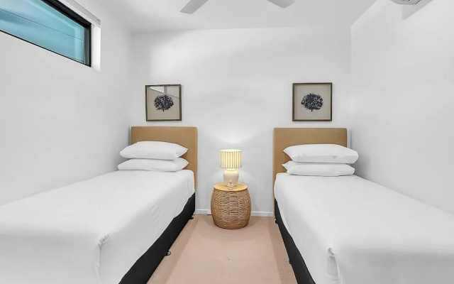 3-bed: Riverfront Alfresco Dining & Rooftop Pool