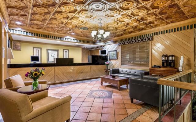 Days Inn Pensacola - Historic Downtown