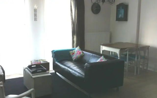 Alice et Marie au Pays du Louvre