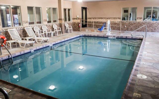 Garner Hotel Topeka West, by IHG