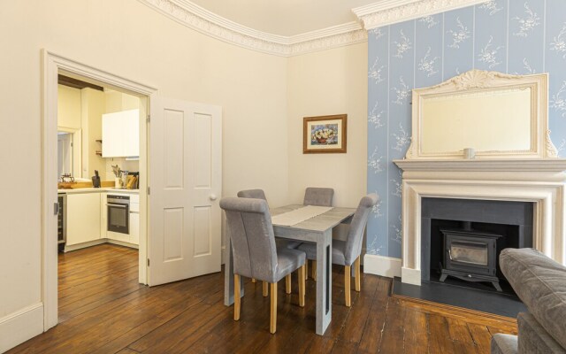 Altido Homely 2-Bed Flat W/ Private Courtyard In Bloomsbury