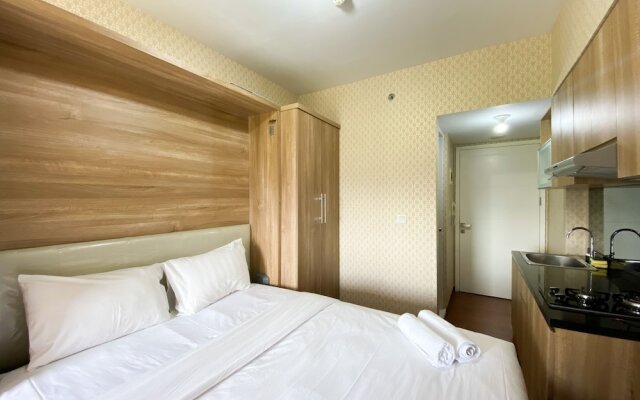 Cozy Stay Studio Room At Springlake Summarecon Bekasi Apartment