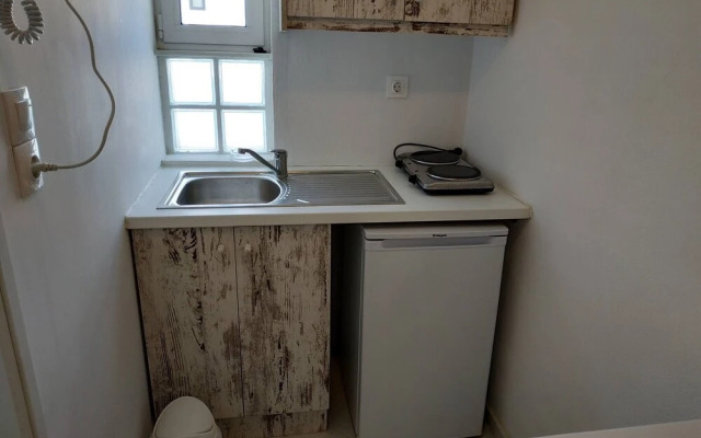 Small Apartment For 3 Pers 70meters From The Beach
