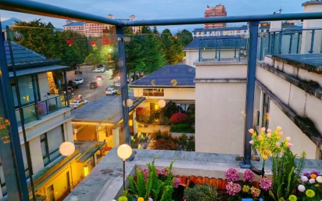 Yutong Courtyard | Private Hot Spring Courtyard · Serene Wenquan Homestay (Wenxing Building) – Outside – Baoshan