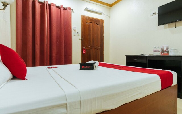 Reddoorz Premium Near Pristine Beach