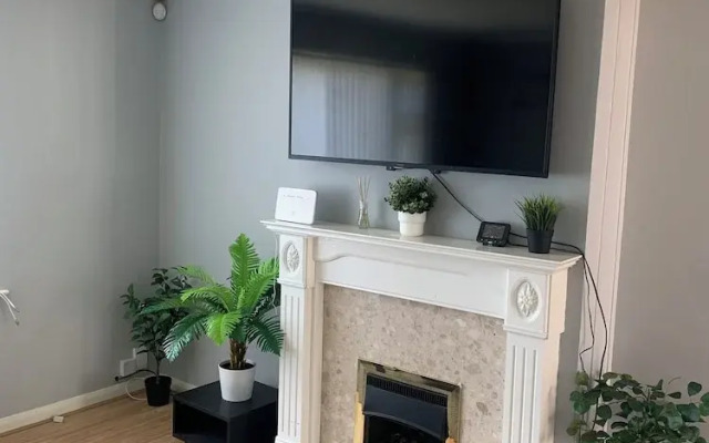3 Bedroom Cozy House in Reading