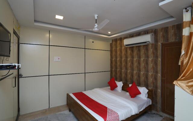 OYO 41435 Golden Residency