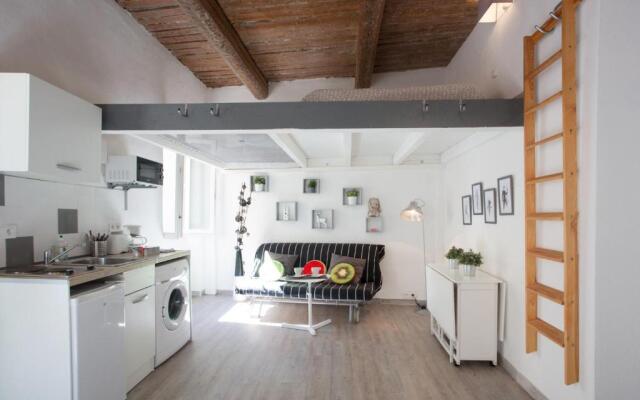 GregBnb-com - Filet suspendu ! - PARKING INCLUS - CLIMATISÉ - WIFI -15min Gare