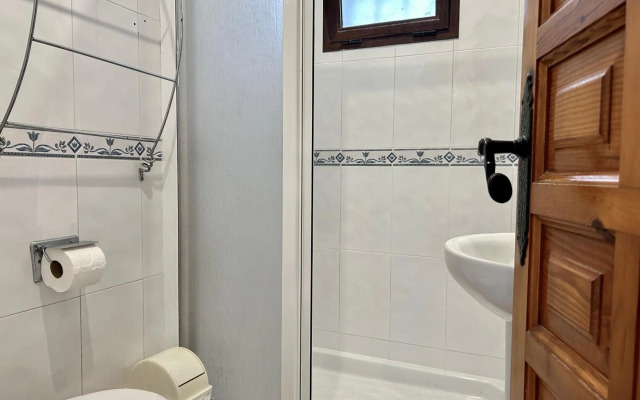 Casa con terraza y hermoso jardín comunal