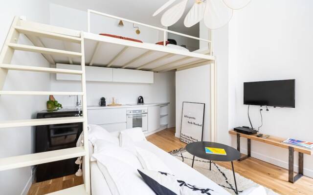 Bright and Cosy Studio in the Historical Heart of Bordeaux by GuestReady