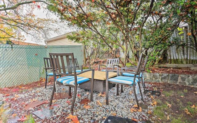 Newark Home w/ Deck & Fire Pit, 16 Mi to Nyc!