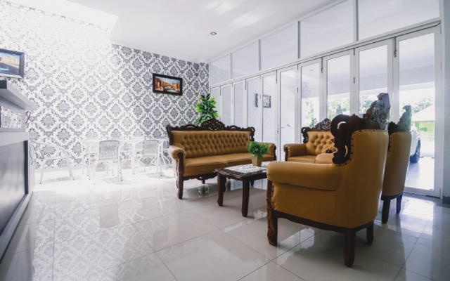 RedDoorz near Hermes Place Polonia Medan – Lobby – Medan