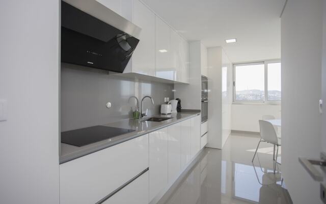 Liiiving -Luxury River View Apartment IX