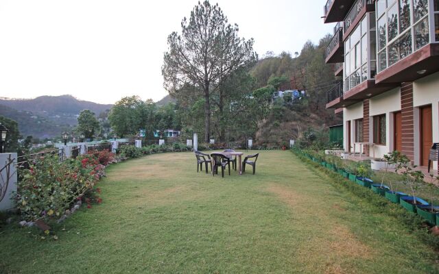 OYO 4756 Hotel Apple Inn