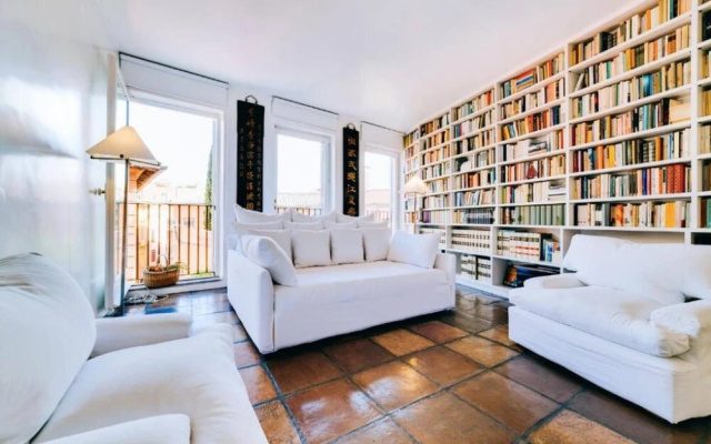 Luxury Art Apartment In Trastevere With Terrace