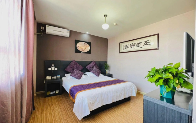 City 118 Chain Hotel