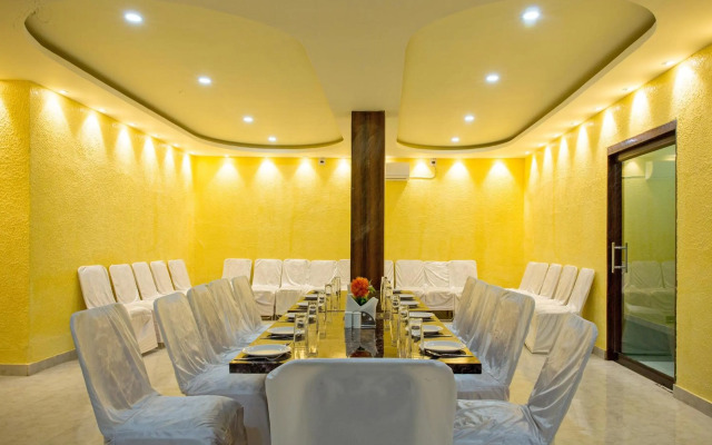 OYO 11547 Royal Treat
