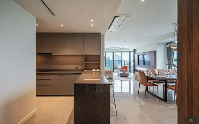 Metropole Residences Luxury Suite