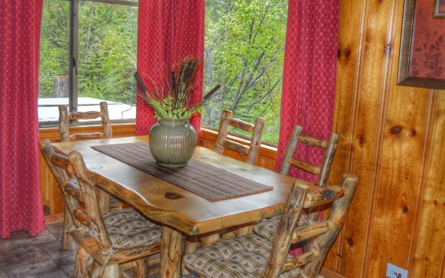 Inn on Fall River & Fall River Cabins
