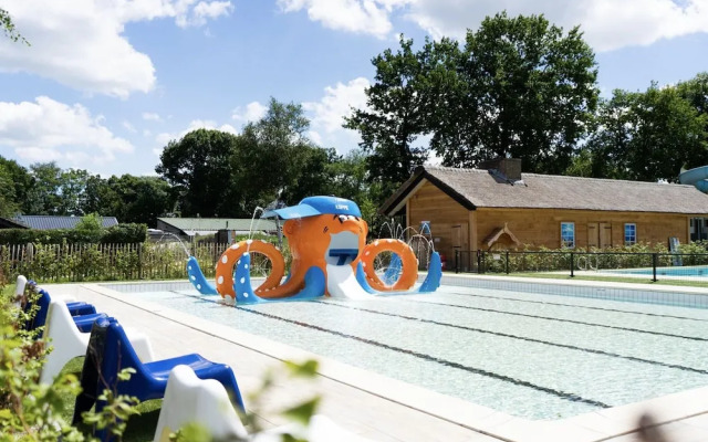 Comfortable Chalet With Microwave, Near Efteling