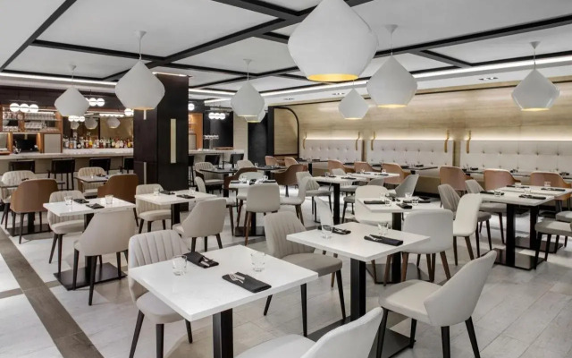 Four Points by Sheraton Flushing