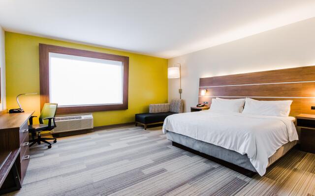 Holiday Inn Express & Suites West Edmonton - Mall Area, an IHG Hotel