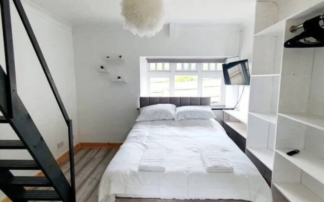 Remarkable Farmhouse House That Sleeps 11