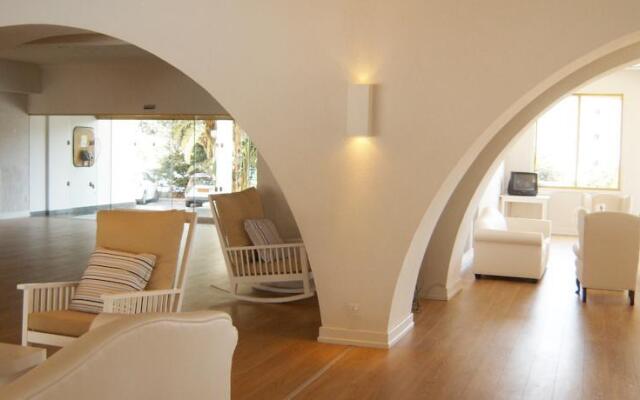 Golden Arches Hotel