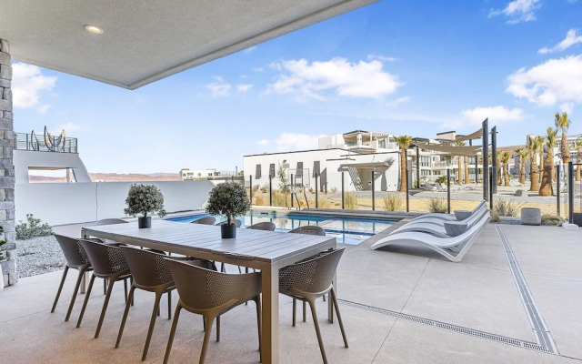 Sunny Days 7 Bedroom Home