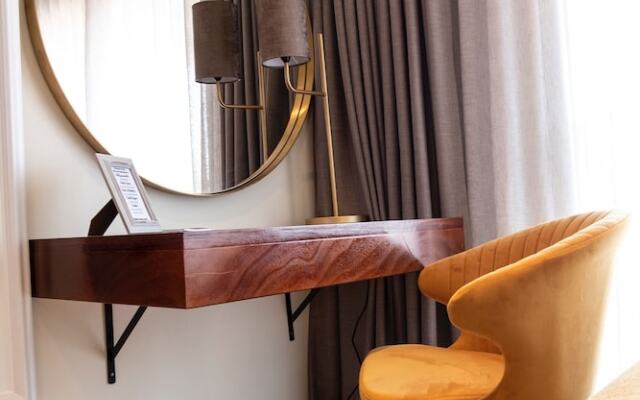 The Wilcrest Apartment