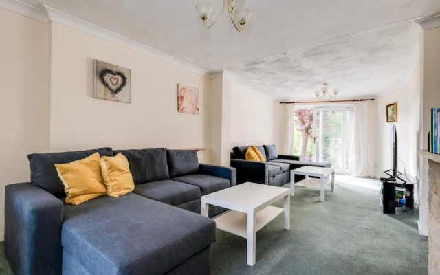 Kidlington 3 BR House Parking Large Garden